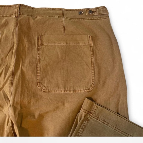 Old Navy Tan Cropped Ankle Pants - Picture 3 of 4